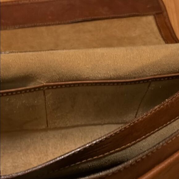 I Medici Italian Leather Messenger Bag with Adjustable Strap - Picture 12 of 14